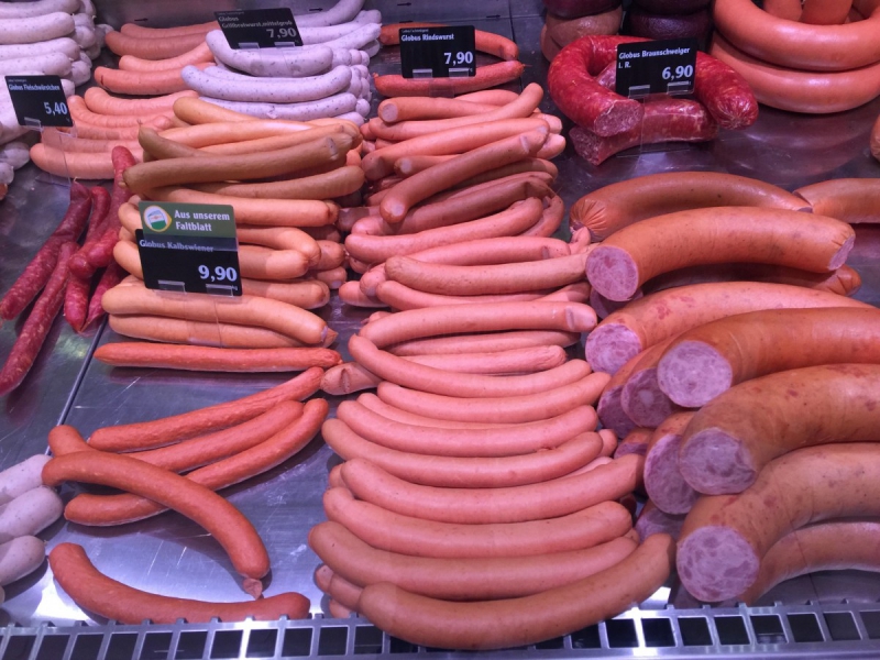 vitrine-NICE-min_sausages_meat_butchery-1069321